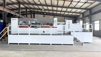 ماكينة القص والتجعيد الأوتوماتيكية بالقالب المسطح (مزودة بوحدة إزالة المخلفات)، طراز HF-1500C